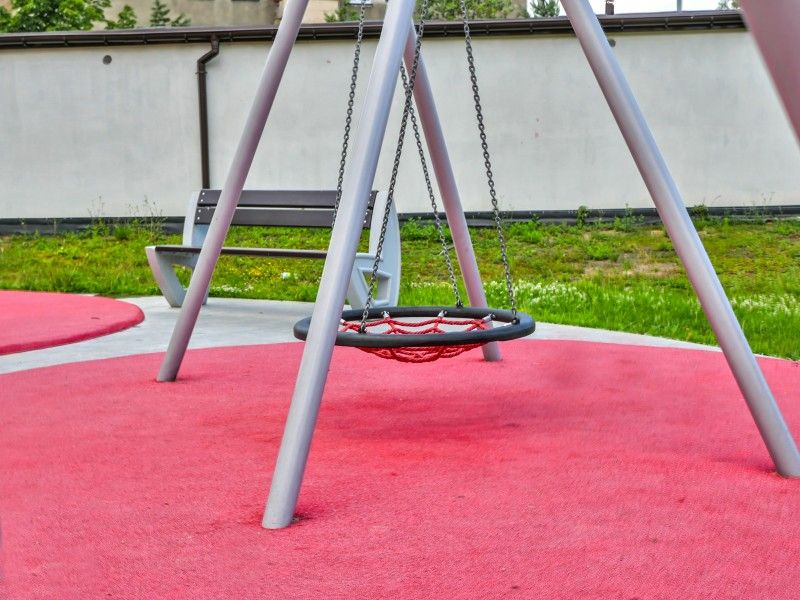 Huske med fuglerede sete LOTUS1